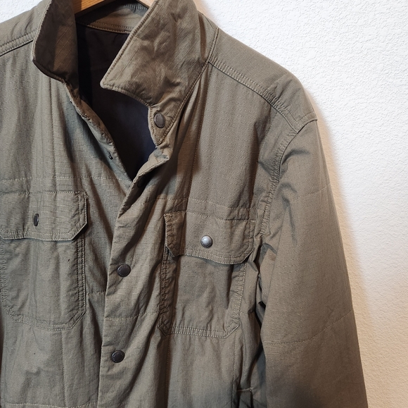 Mountain Hardware J Tree Insulated Shacket - Picture 6 of 6